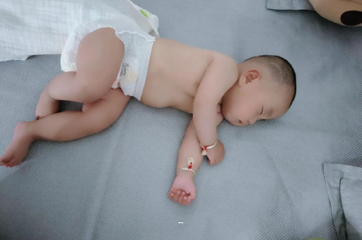 包头宝宝多久会抬头